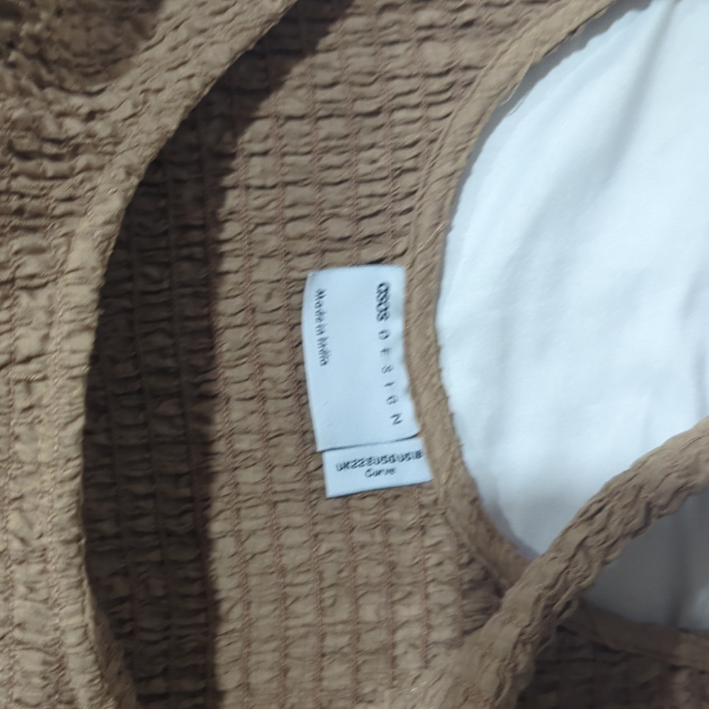 ASOS DESIGN Curve scoop neck shirred maxi sundress, Color khaki Size 18 - Picture 7 of 8
